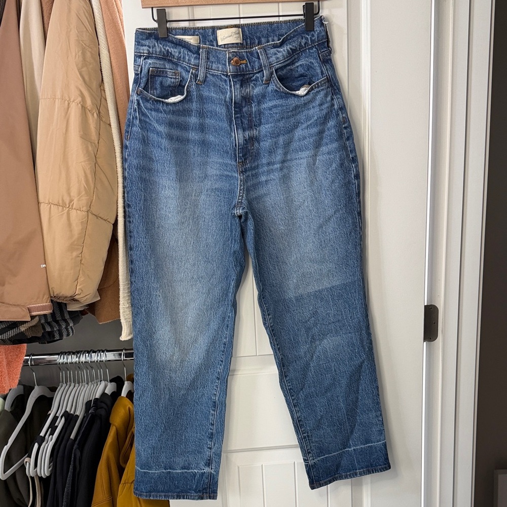 Universal Thread Straight Leg Jeans in Light Blue Wash